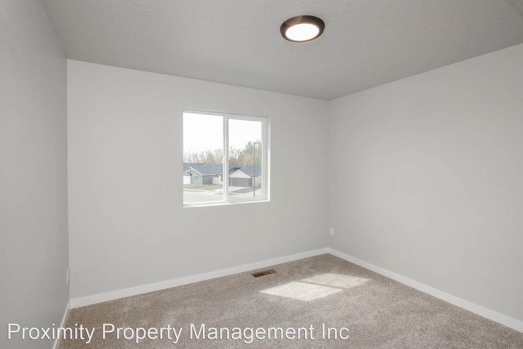 12463 W. Victory Road - Photo 10