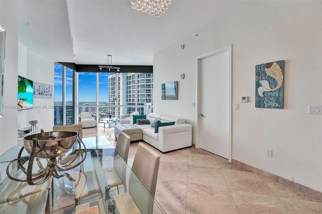 18101 Collins Ave - Photo 3