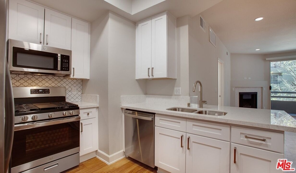 1401 Ambassador St - Photo 1