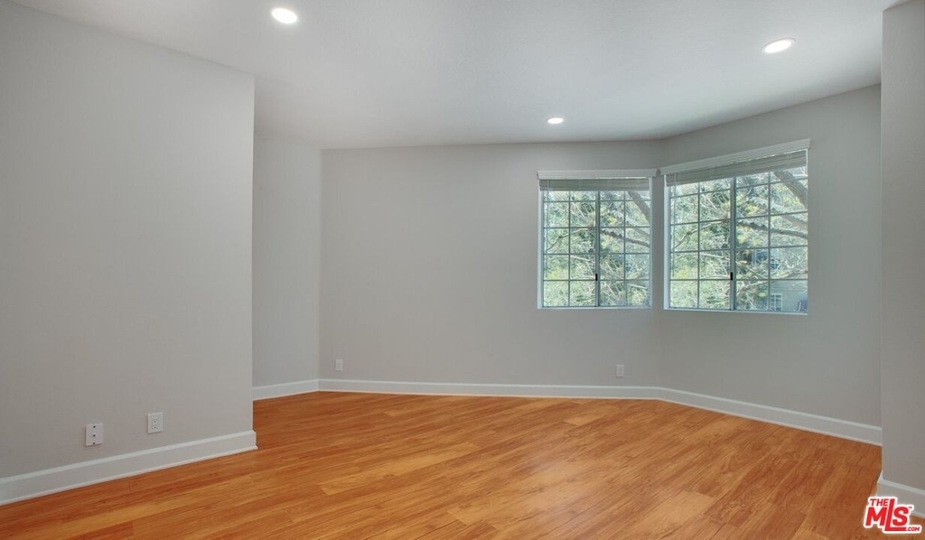 1401 Ambassador St - Photo 4