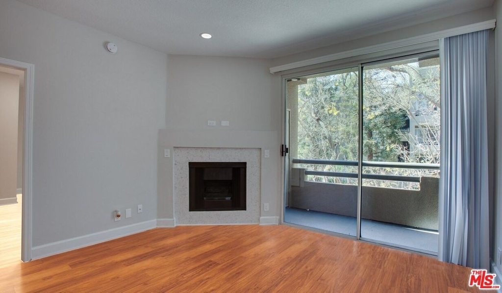 1401 Ambassador St - Photo 3