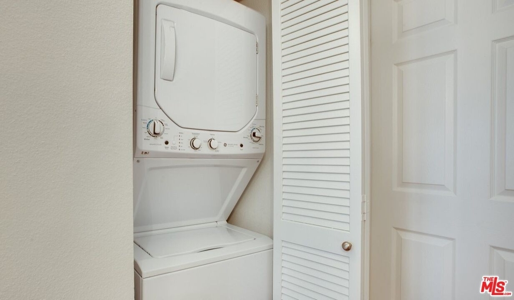 1401 Ambassador St - Photo 6