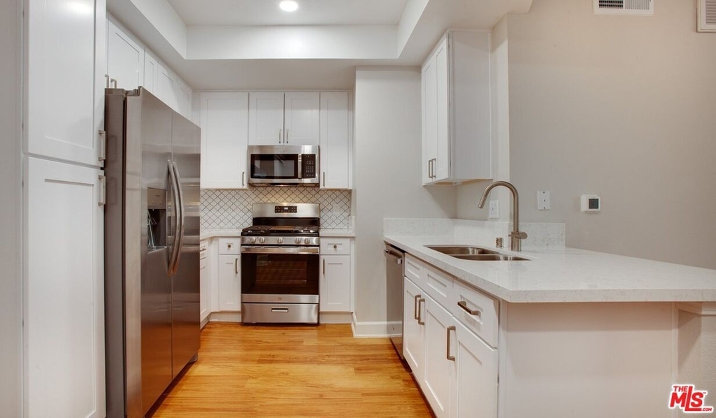 1401 Ambassador St - Photo 2