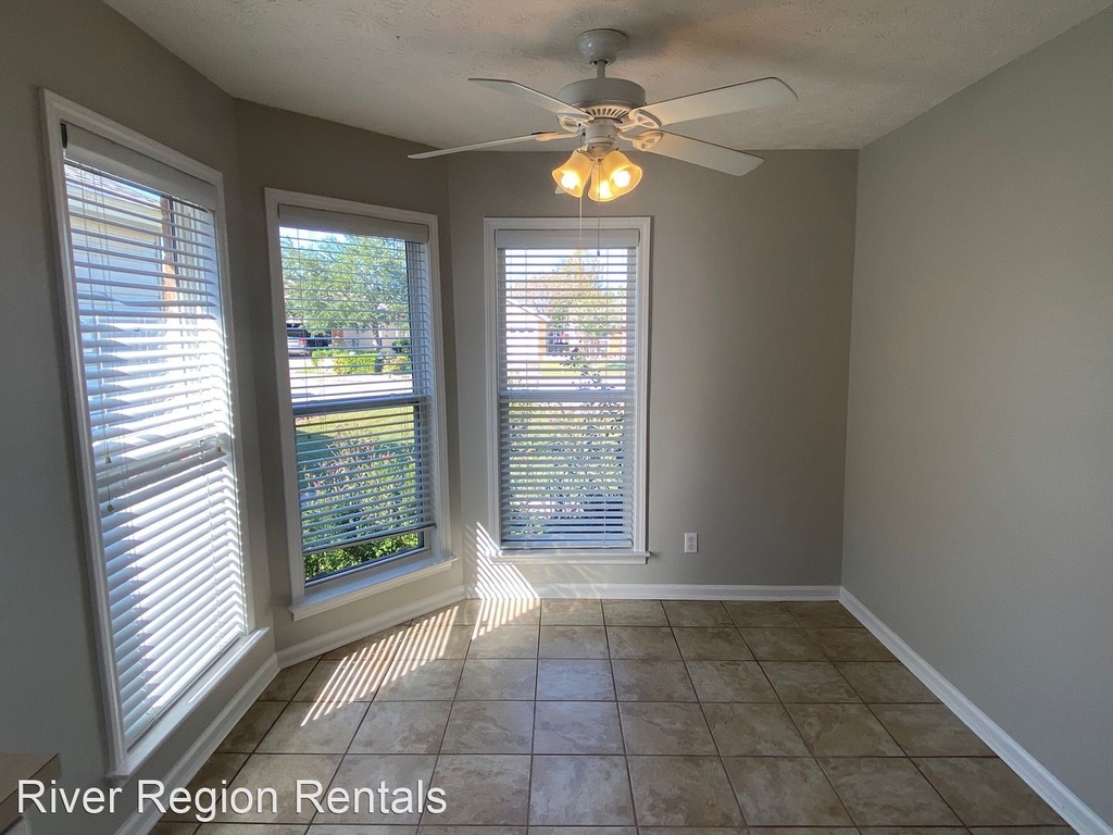 4656 Young Point Manor - Photo 11