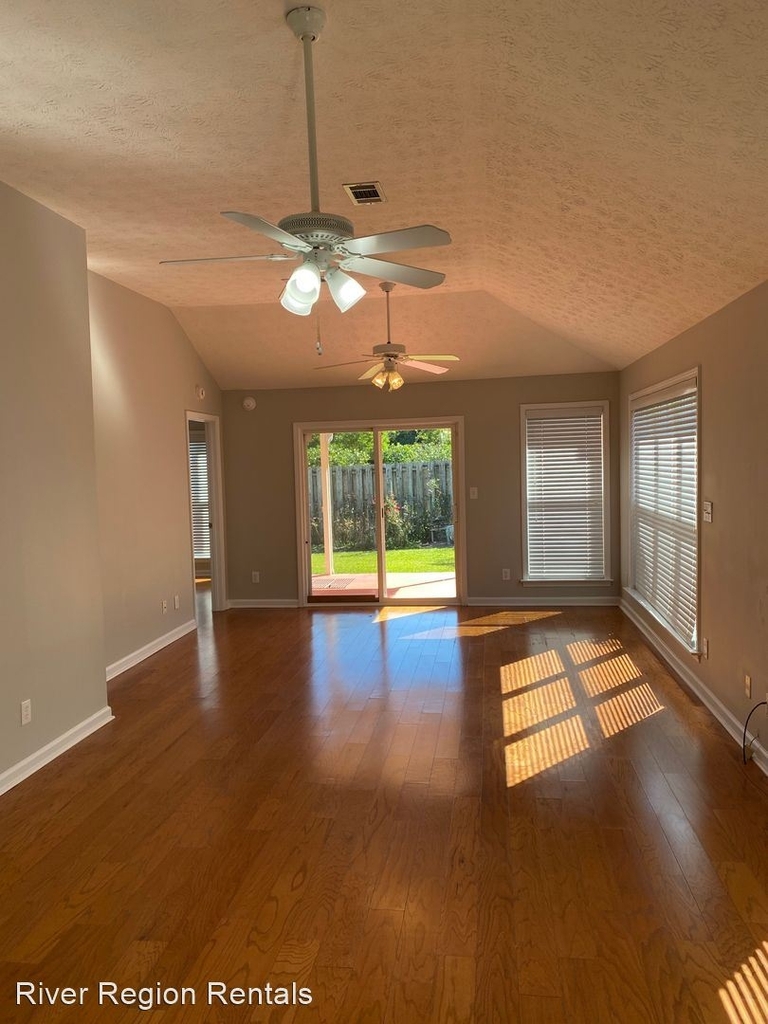 4656 Young Point Manor - Photo 2