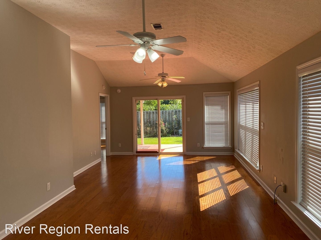 4656 Young Point Manor - Photo 1