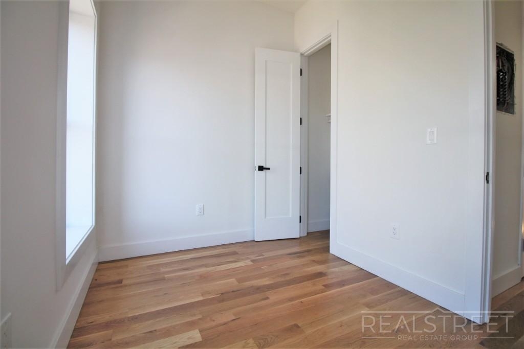 631 Willoughby Ave - Photo 12