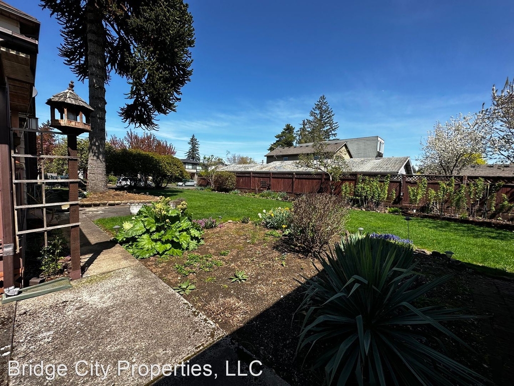 6604 Se Ramona St. - Photo 1