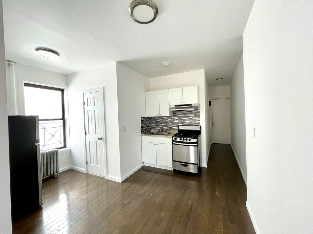 228 Avenue B - Photo 2