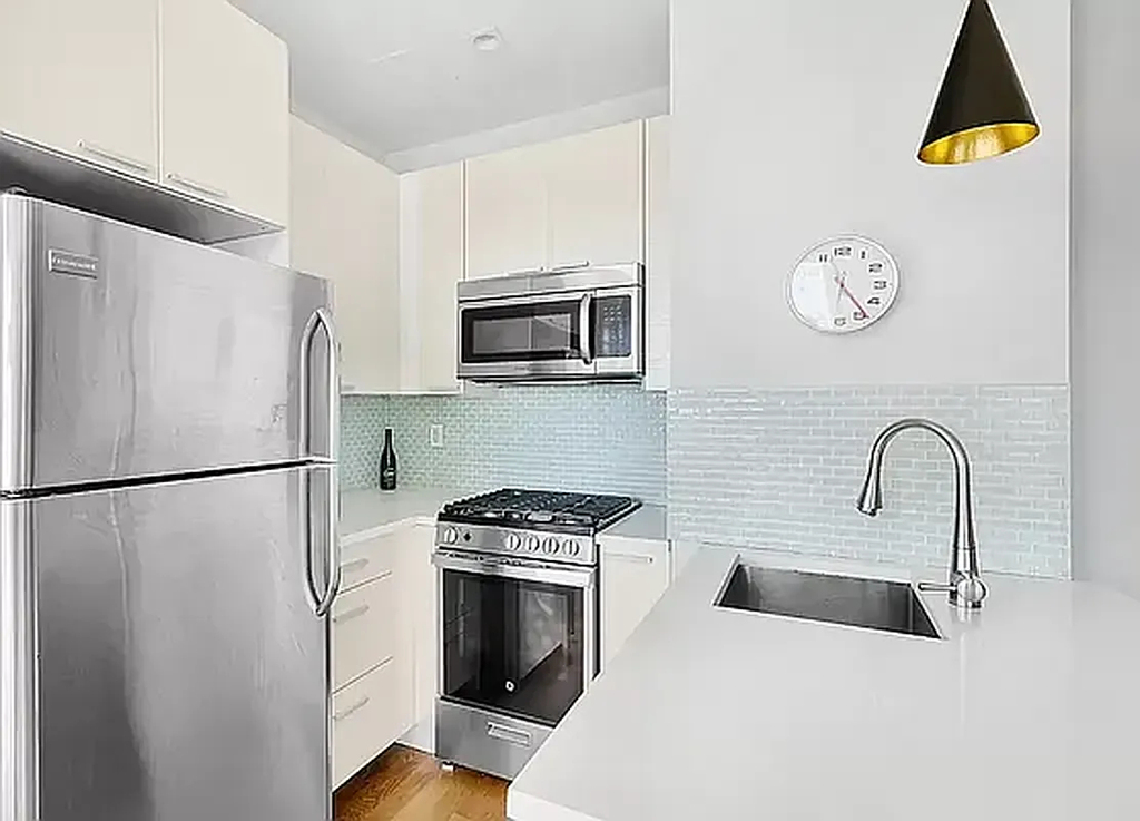 1433 Dekalb Avenue - Photo 6