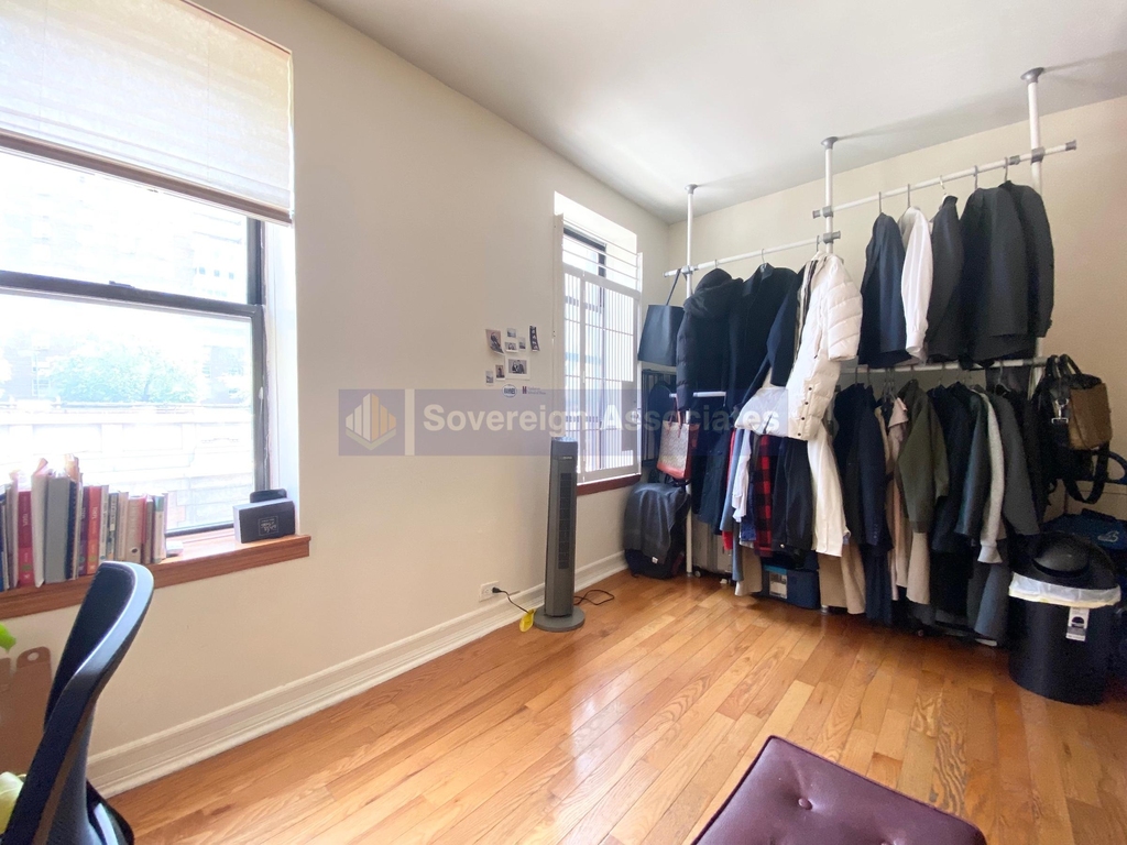 3135 Broadway - Photo 2