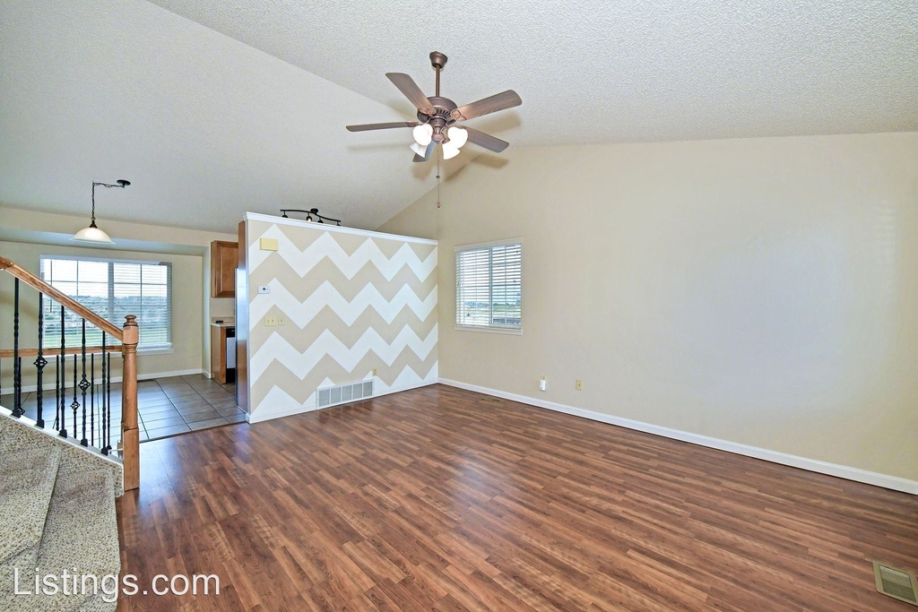 4475 Ramblewood Drive - Photo 2