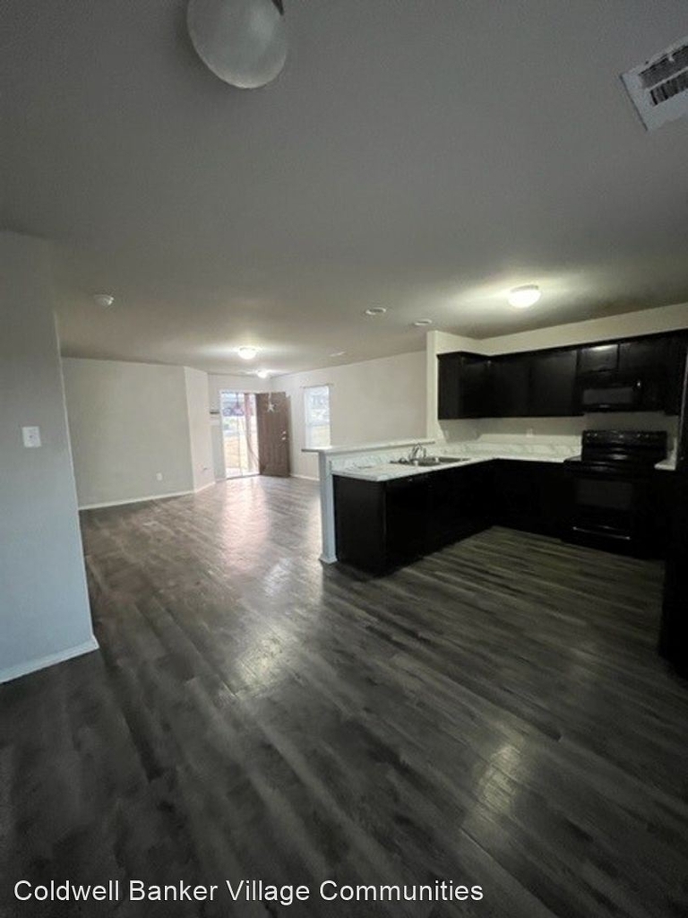 2404 Judes Way - Photo 7