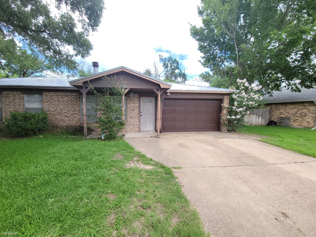 4301 Green Valley Dr - Photo 1