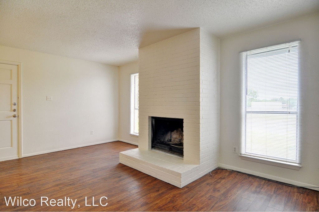 6813 W Cleburne Rd - Photo 3