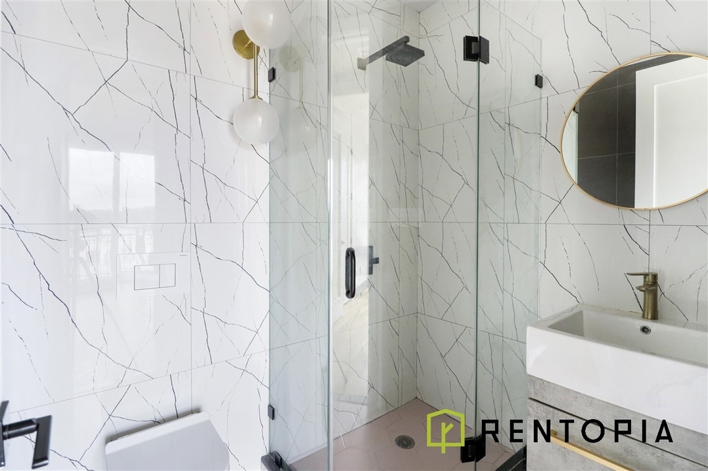 209 Montrose Avenue - Photo 8