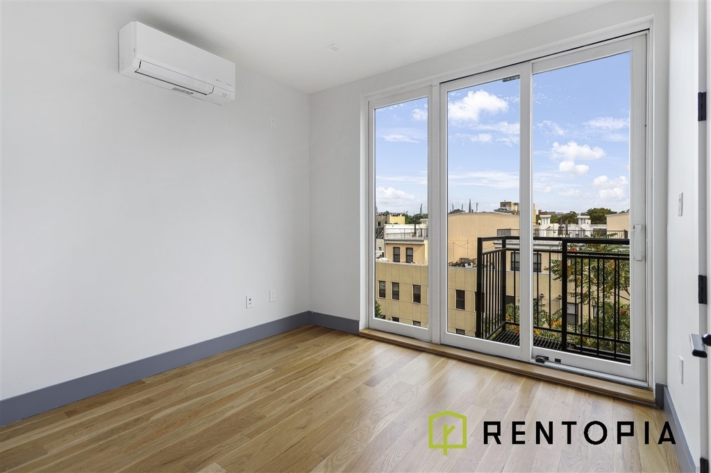 209 Montrose Avenue - Photo 1