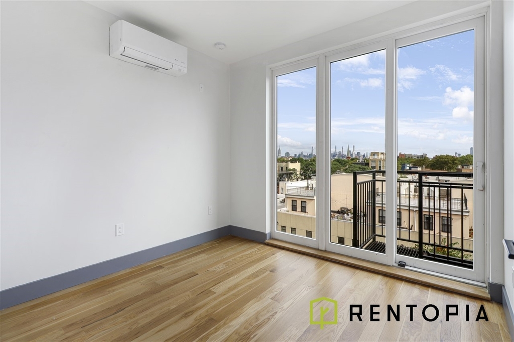 209 Montrose Avenue - Photo 5