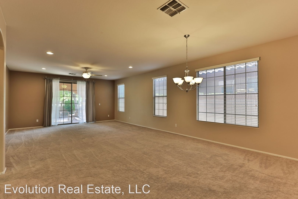 3067 E. Palmdale Ln. - Photo 2