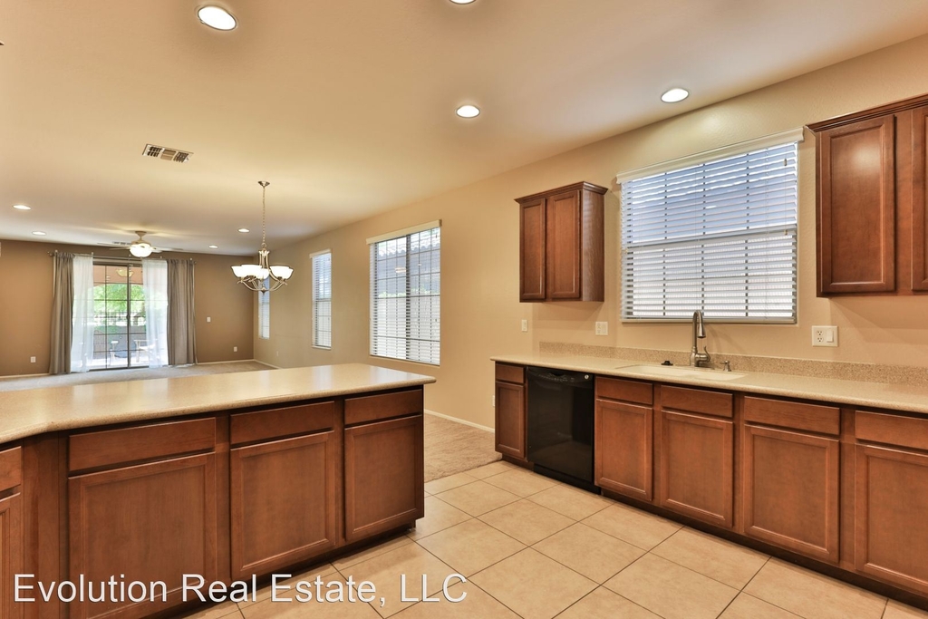 3067 E. Palmdale Ln. - Photo 9