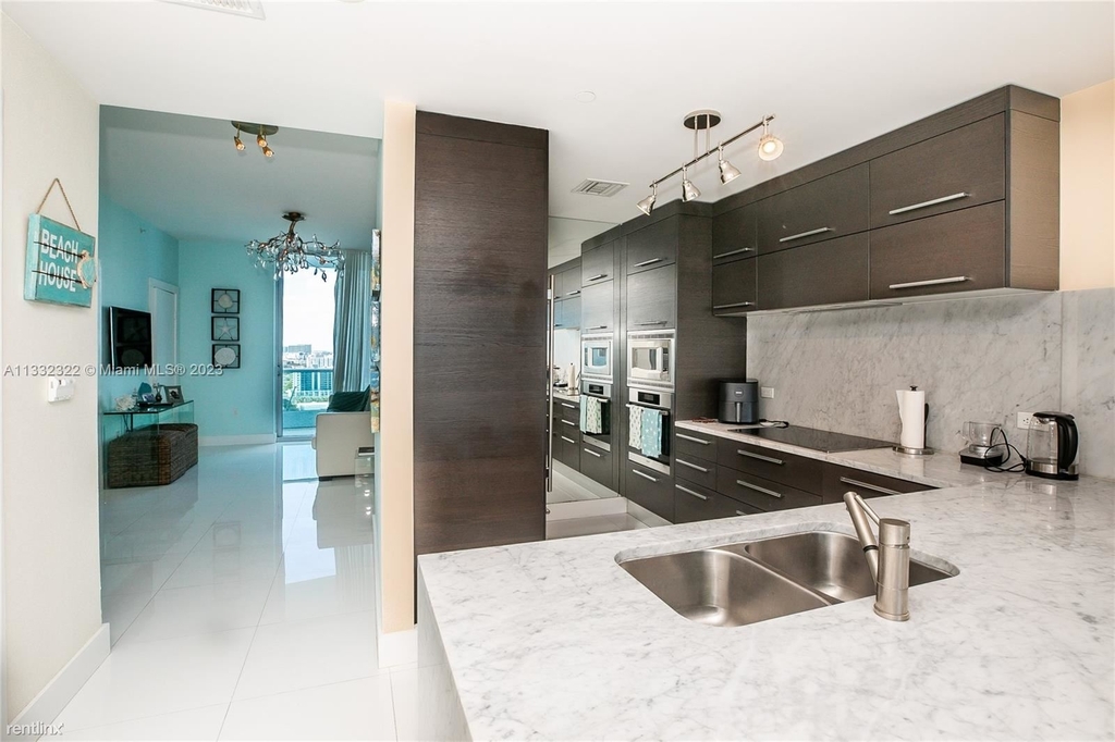 900 Biscayne Blvd Apt 2409 - Photo 8