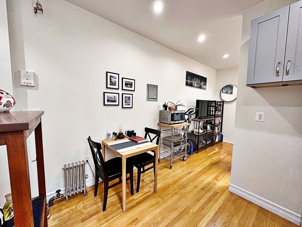 424 East 13th Street - Photo 3