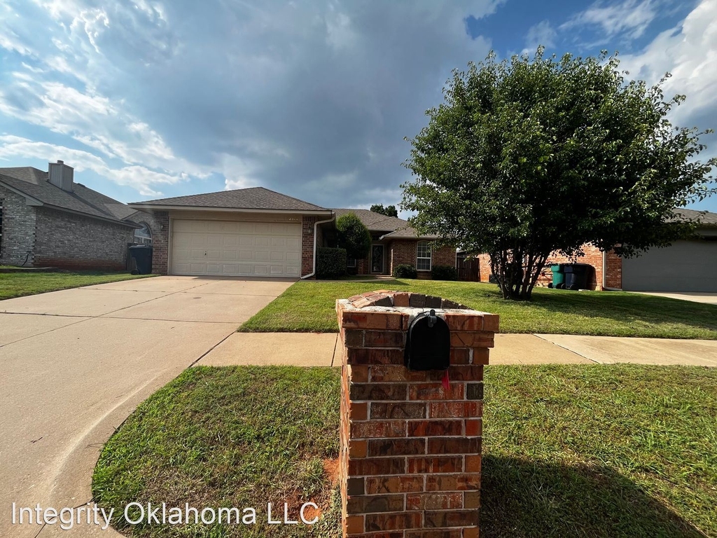 6821 Nw 135th Circle - Photo 1