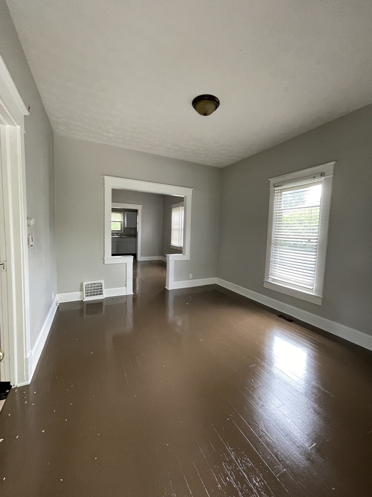 4113 Cornelius Avenue - Photo 4