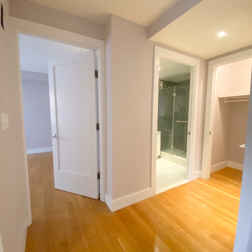 305 East 47th Street - Photo 4