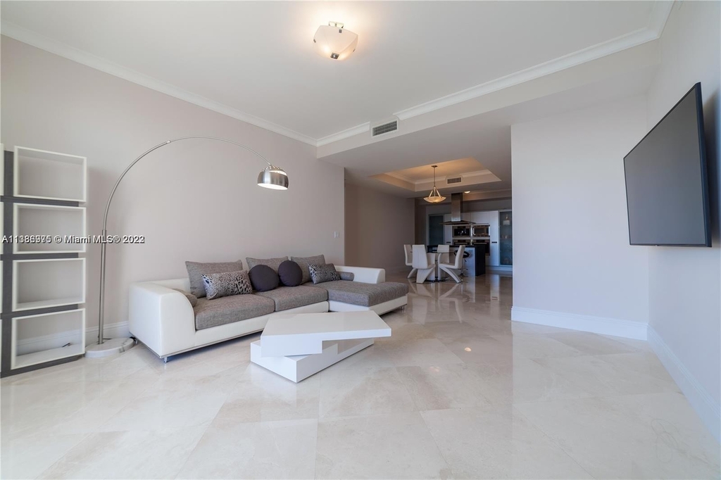 18201 Collins Ave - Photo 4