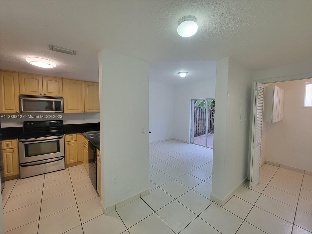 7260 Nw 174th Ter - Photo 5