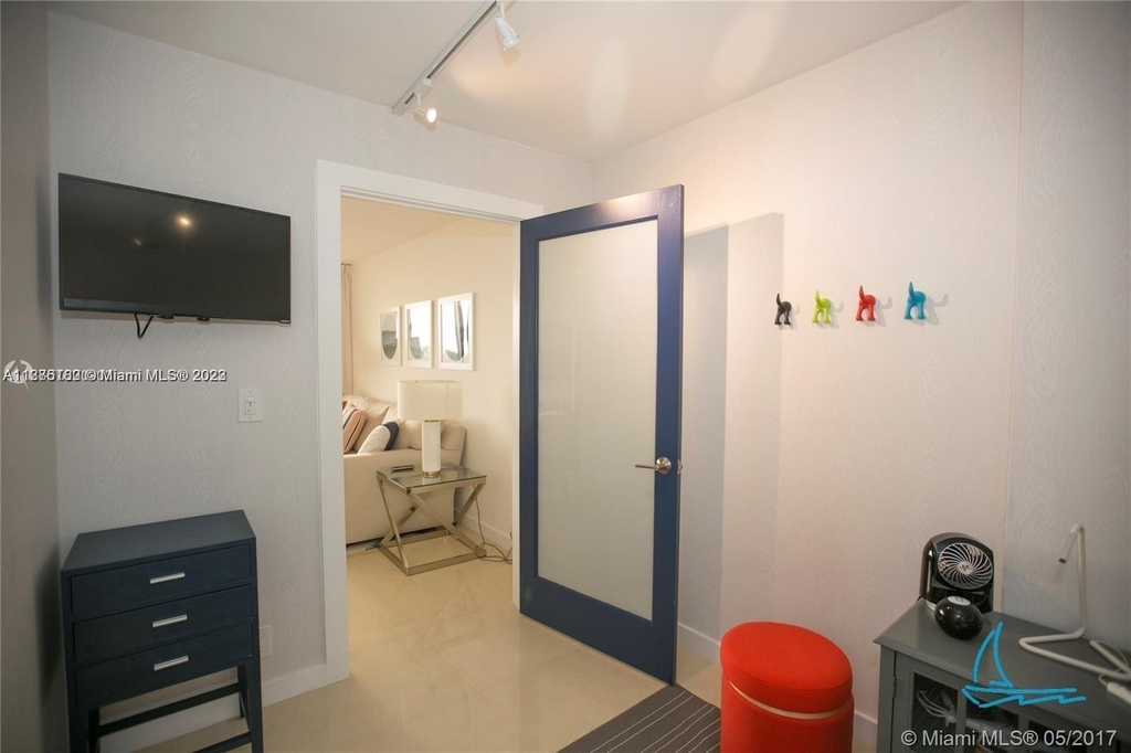 8877 Collins Ave - Photo 13