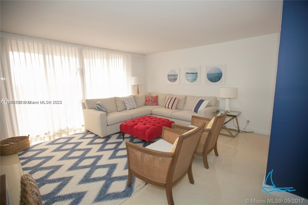 8877 Collins Ave - Photo 8