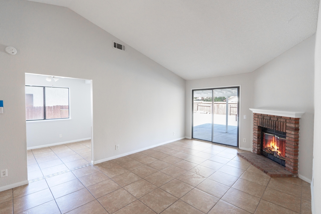 38115 E 41st Street - Photo 5