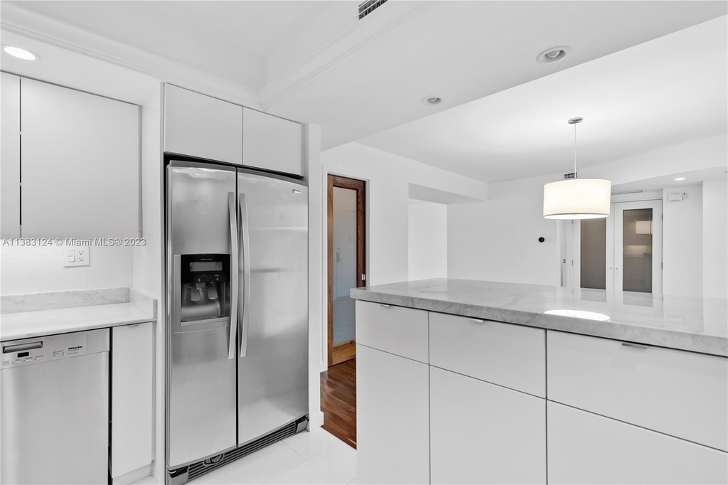 2333 Brickell Ave - Photo 4