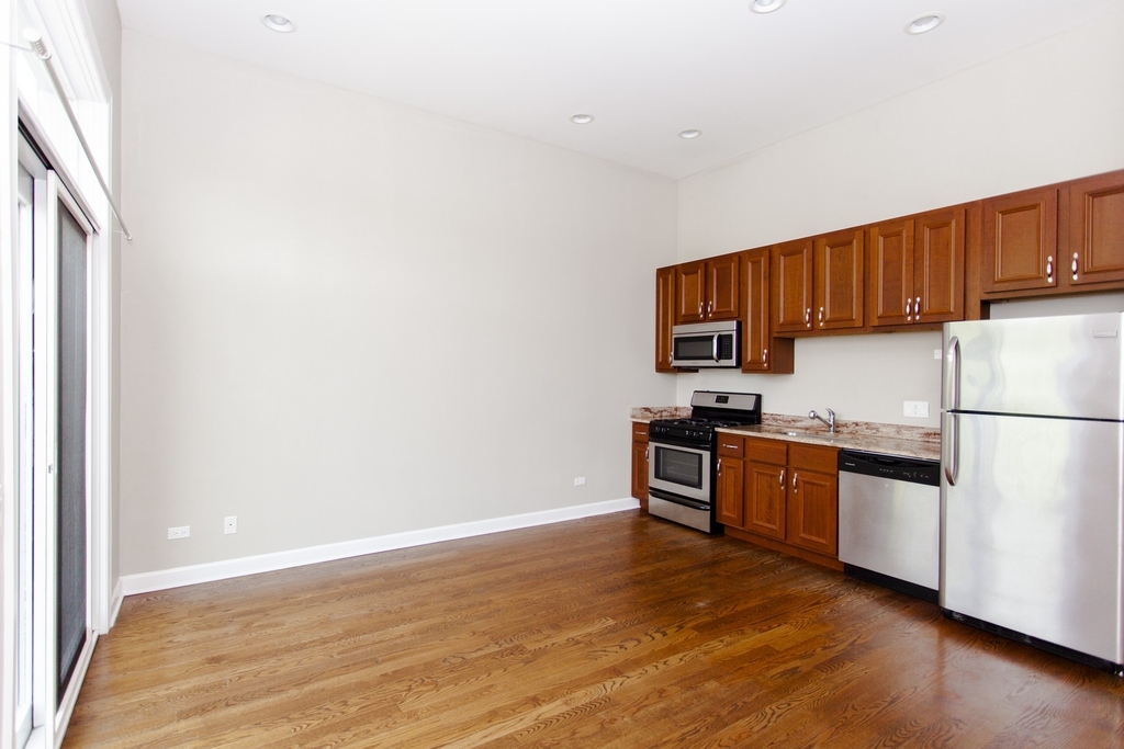 3060 W Armitage Avenue - Photo 5