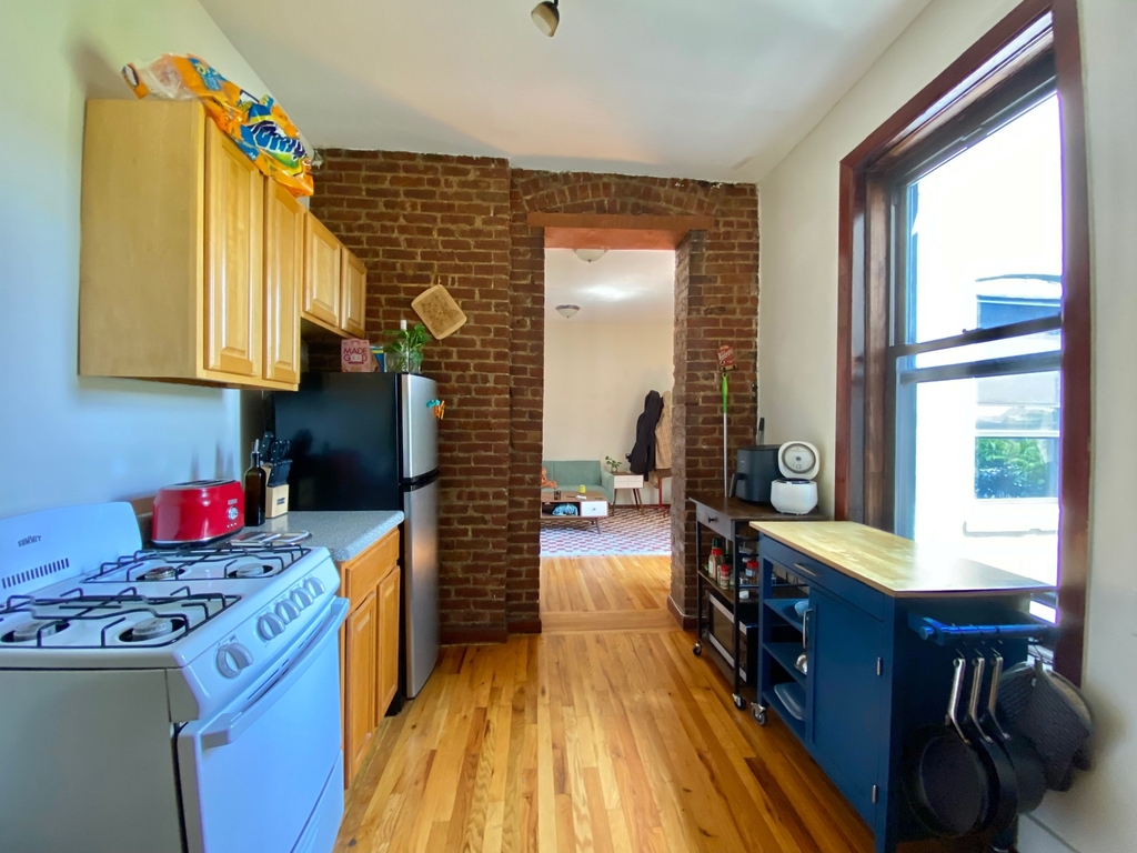 210 Humboldt Street - Photo 6
