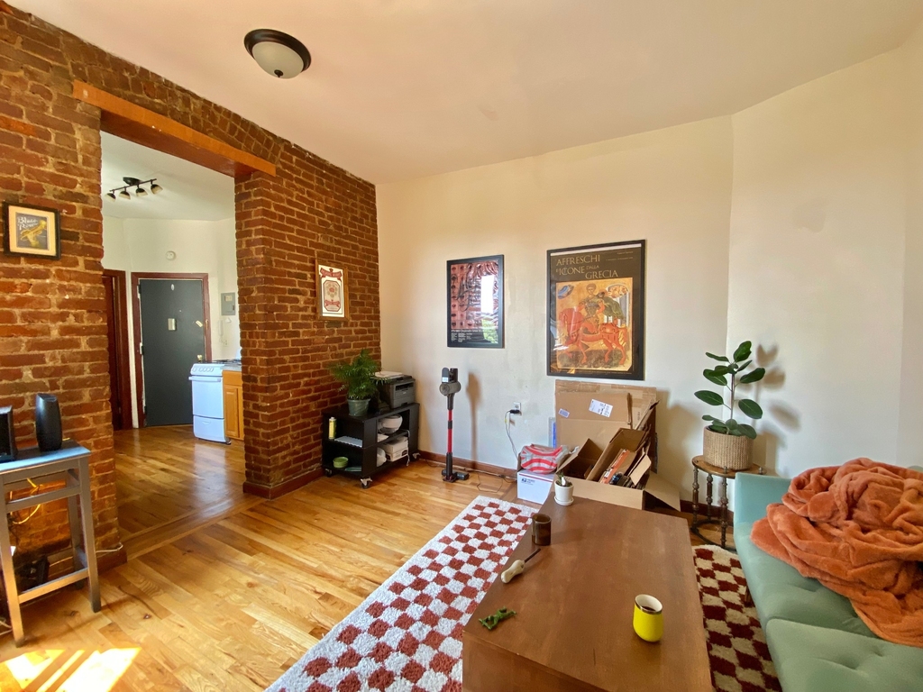 210 Humboldt Street - Photo 2