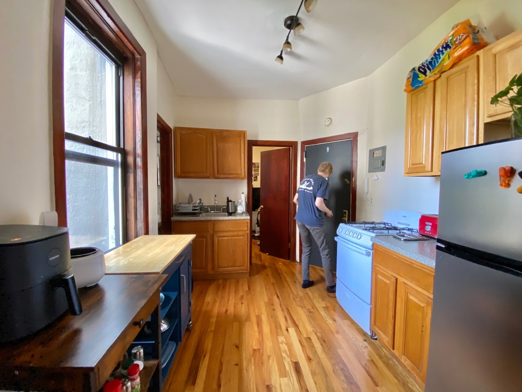 210 Humboldt Street - Photo 4
