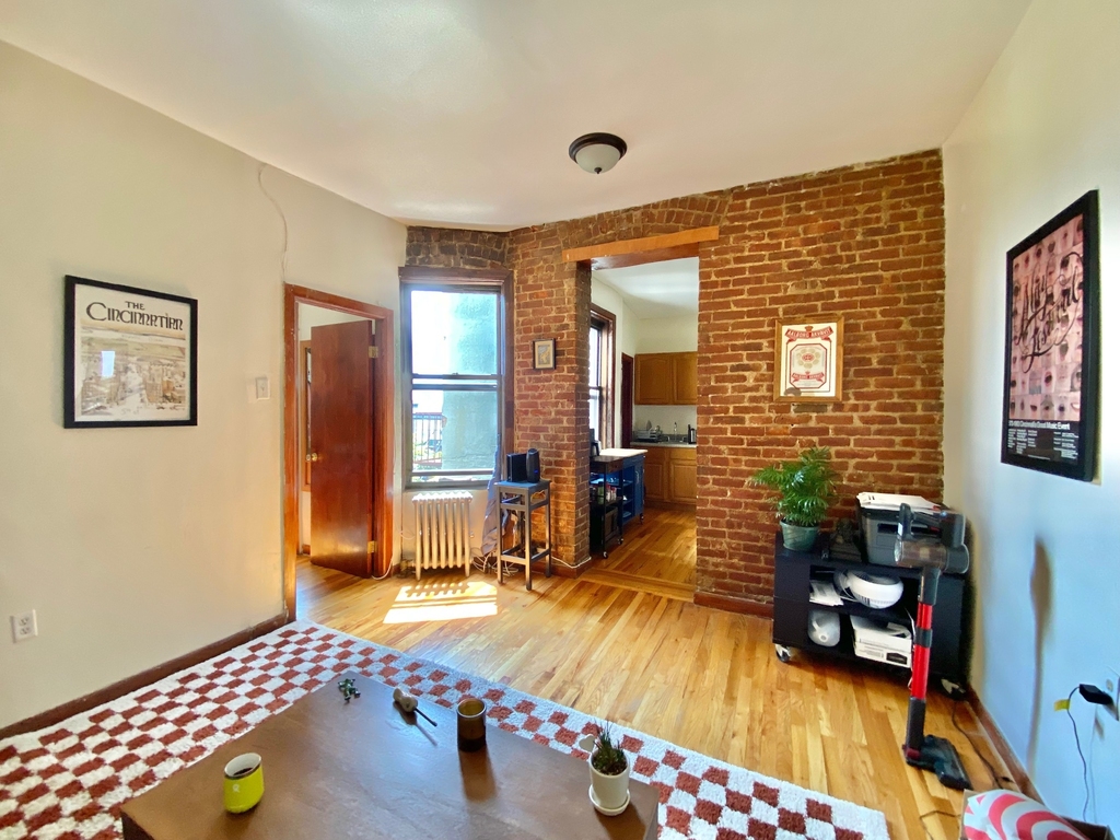 210 Humboldt Street - Photo 3