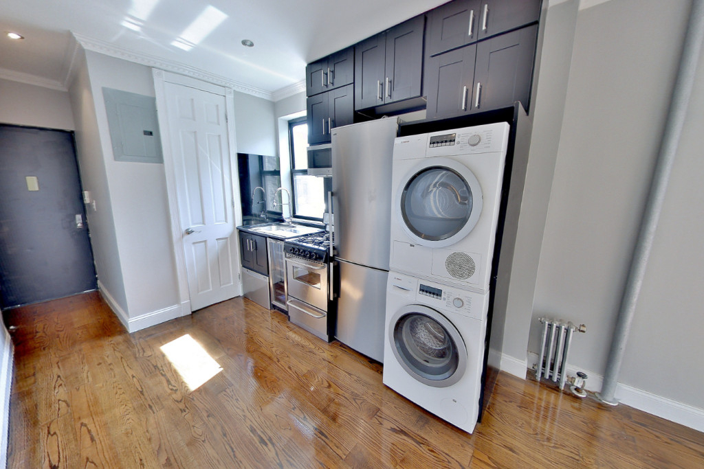 Gorgeous, Sunny Spacious UES 2 Bedroom Unit with W/D in Unit  - Photo 1