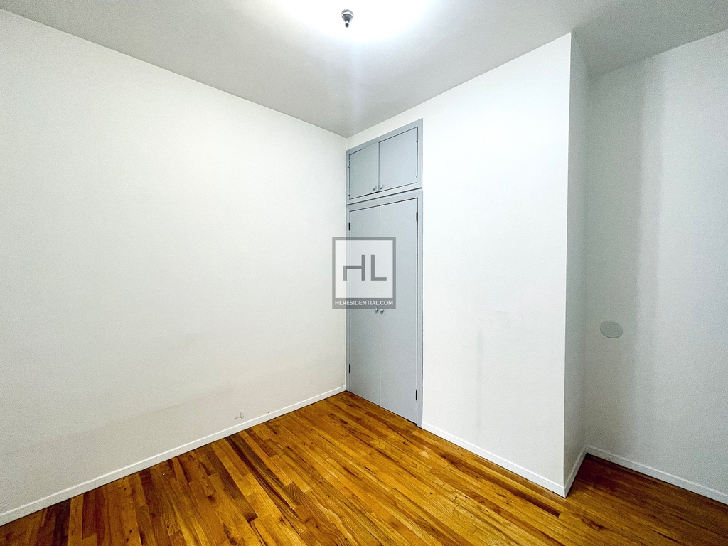 202 East 6 Street - Photo 4