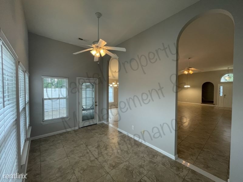 1074 Great Lakes Cir - Photo 10