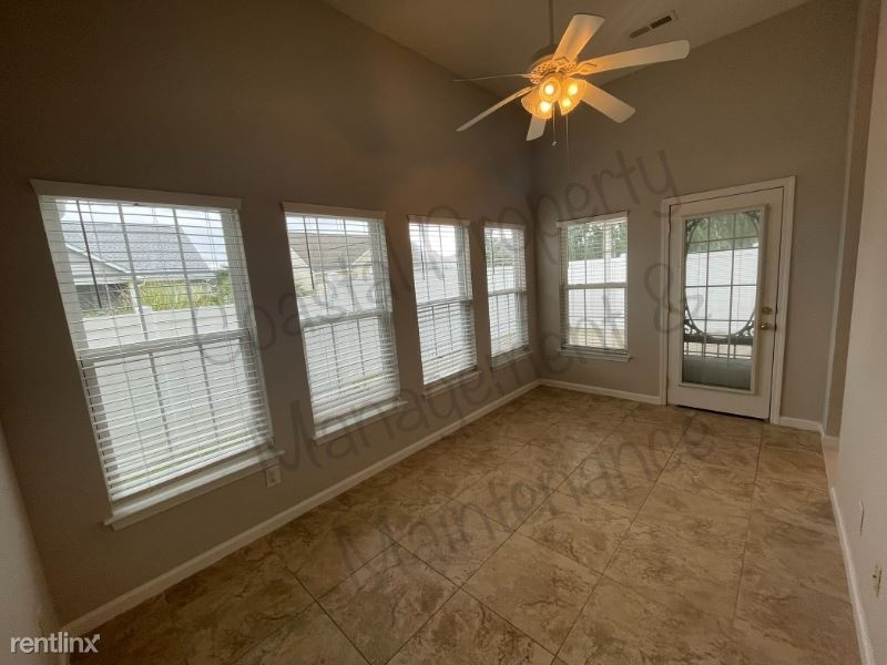 1074 Great Lakes Cir - Photo 9