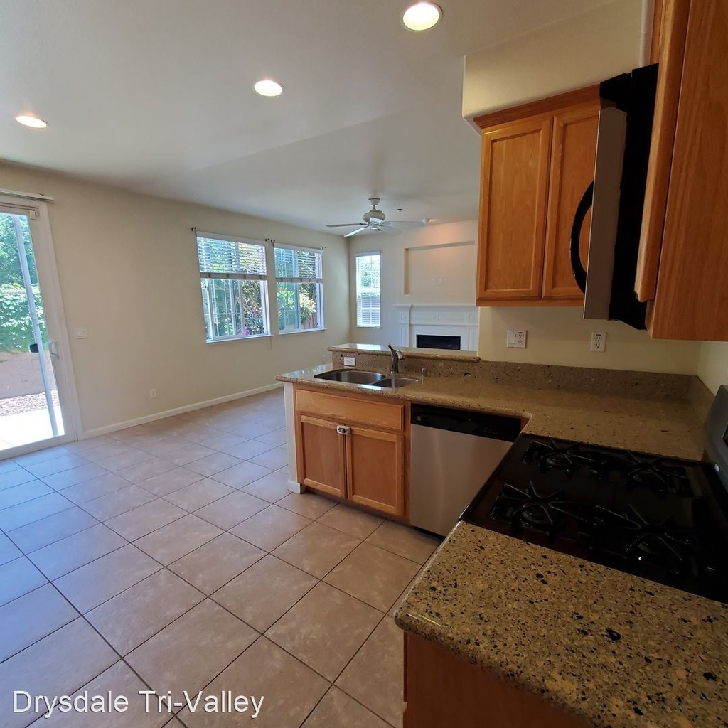 1018 Sycamore Lane - Photo 9