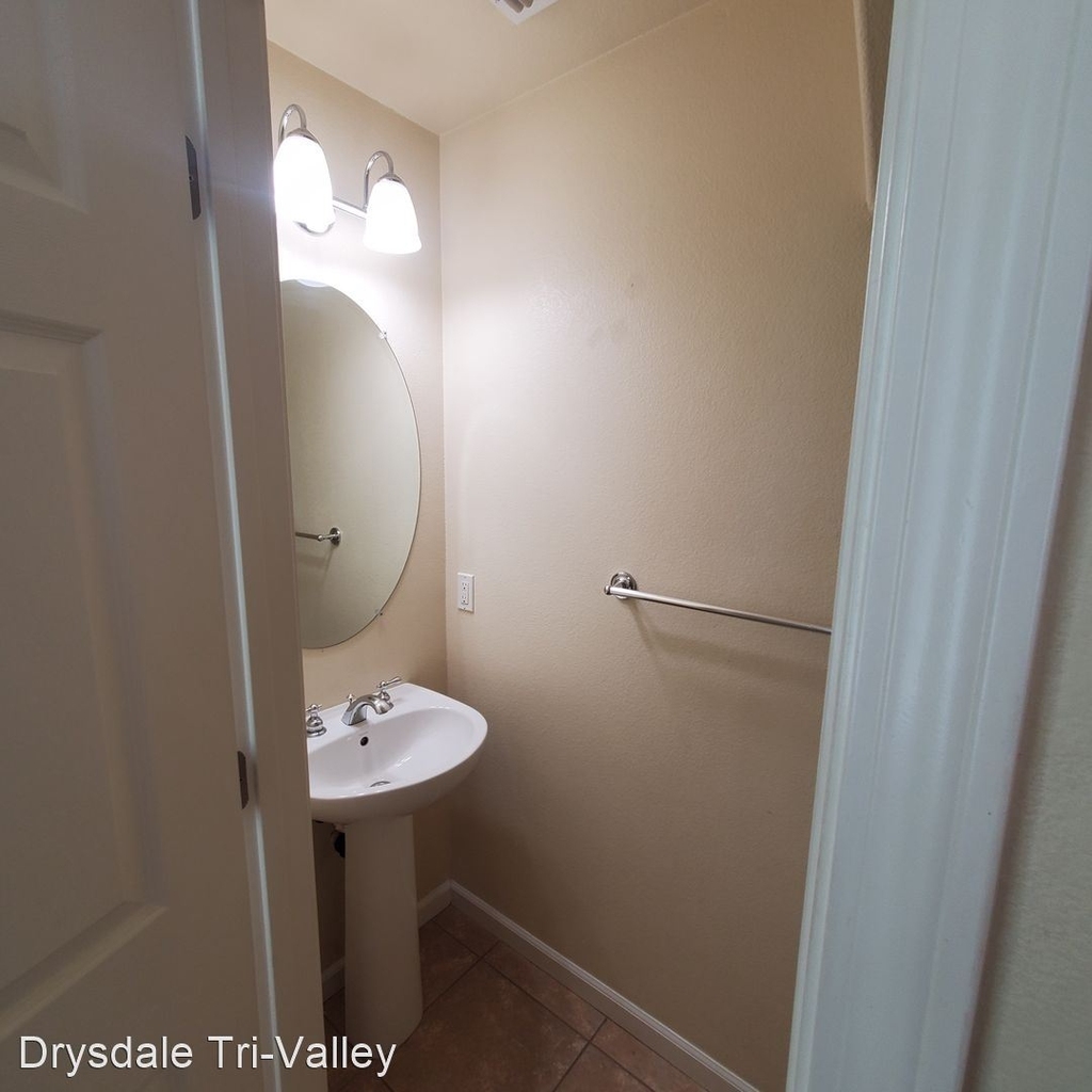 1018 Sycamore Lane - Photo 5