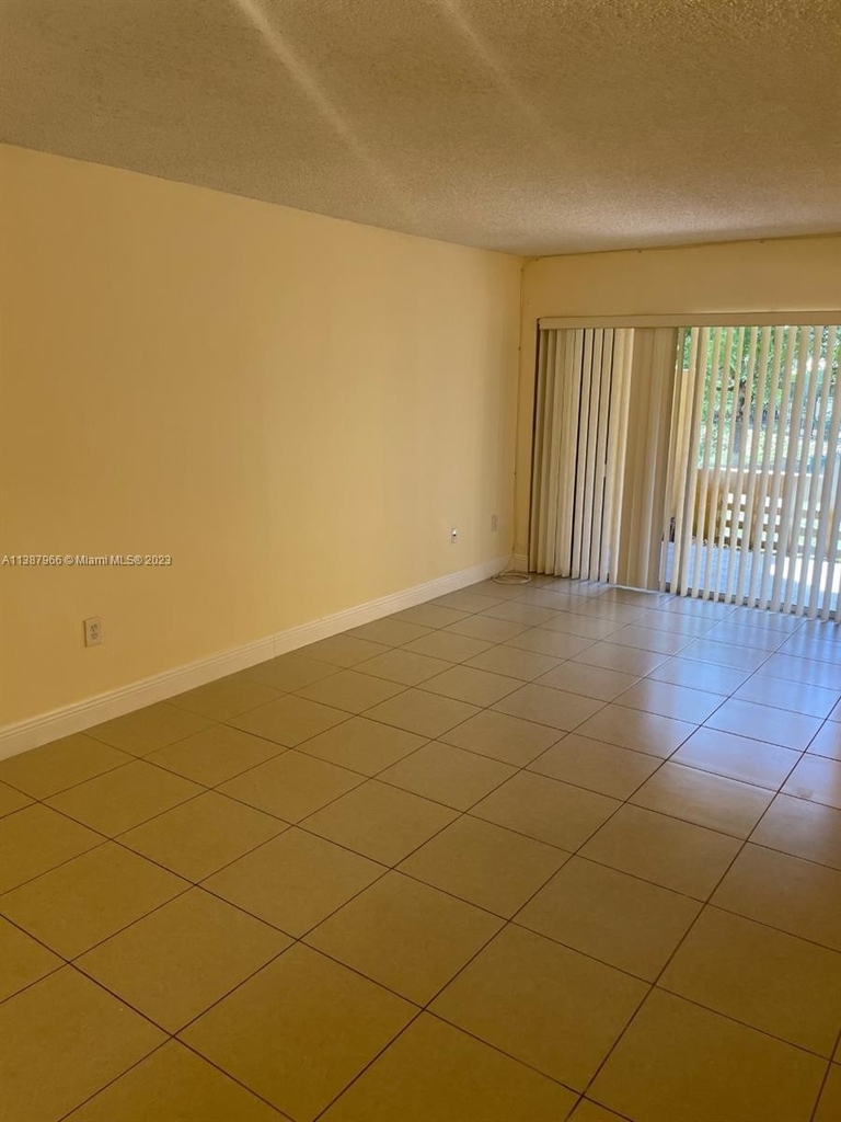 9735 Fontainebleau Blvd - Photo 4