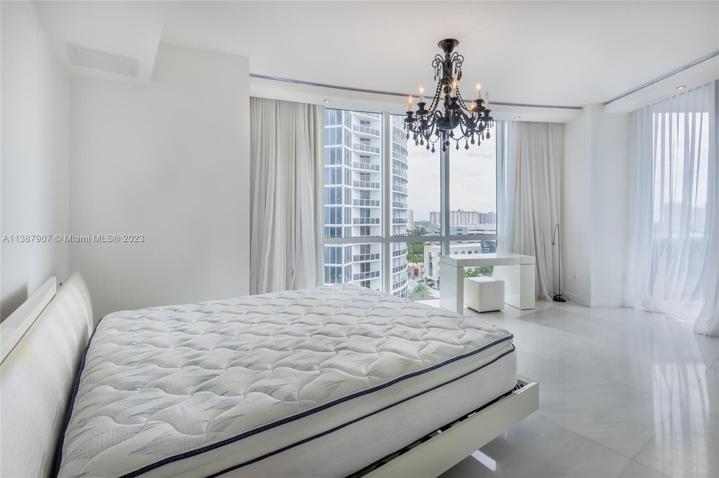 18101 Collins Ave - Photo 7