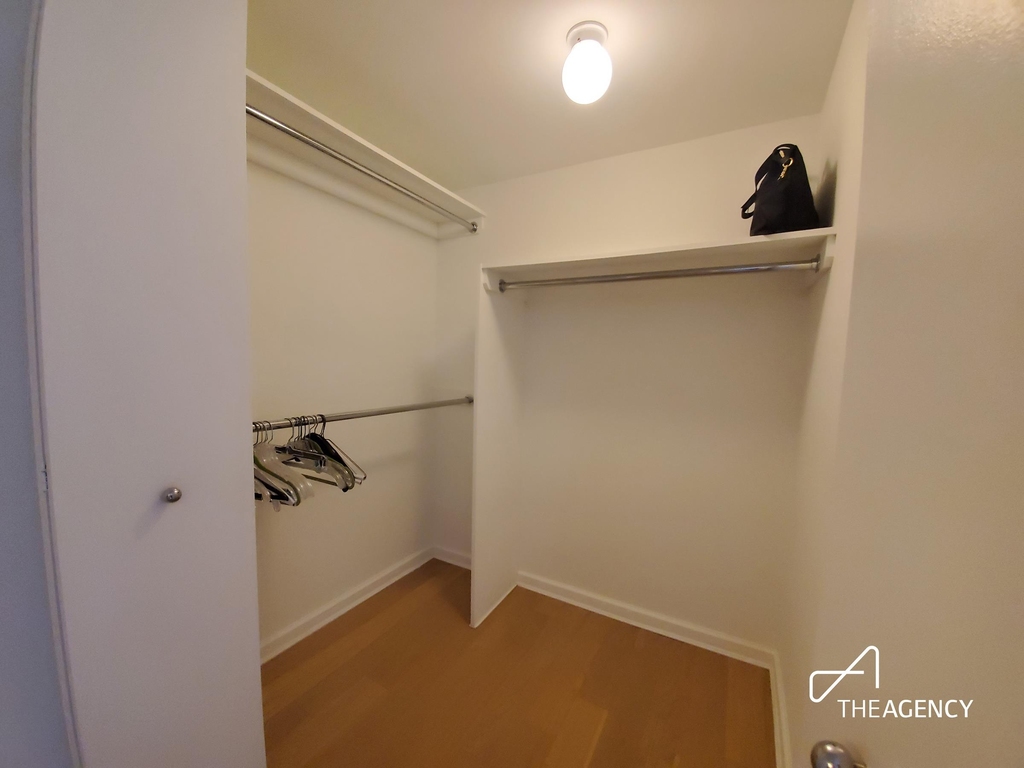 535 West 23rd Street - Photo 9