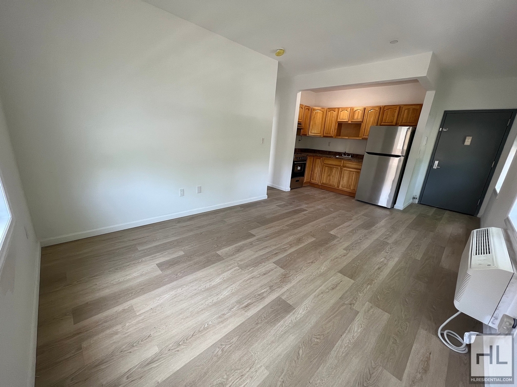 810 East 165 Street - Photo 2